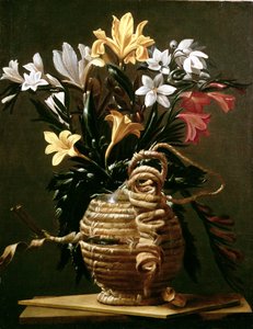 Stilleben af blomster i en halmbelagt kolbe